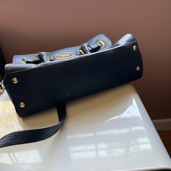MICHAEL KORS Hamilton Belted Convertible Tote in Pebbled Navy Leather - Picture 7 of 12